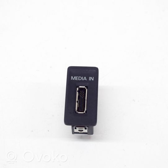 Volkswagen Golf VII Câble adaptateur AUX 5G0035222A