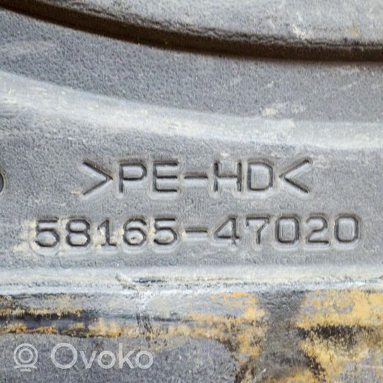 Toyota Auris 150 Osłona dolna zbiornika paliwa 5816547020