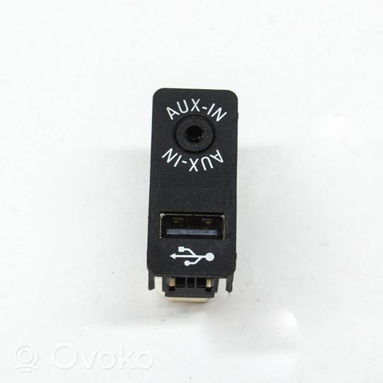 BMW 3 F30 F35 F31 AUX in-socket connector 9229246