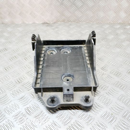 Mazda CX-3 Vassoio scatola della batteria D09T56041