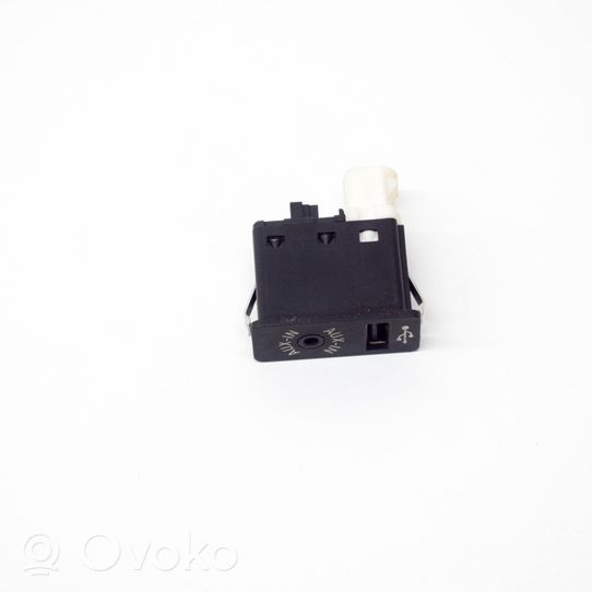 BMW i3 Connettore plug in AUX 9266607