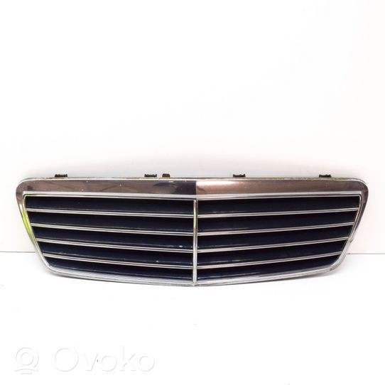 Mercedes-Benz CLK A208 C208 Grille de calandre avant 771500002