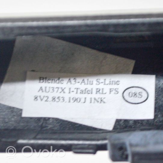 Audi A3 S3 8V Kojelaudan hansikaslokeron lista 8V2853190J
