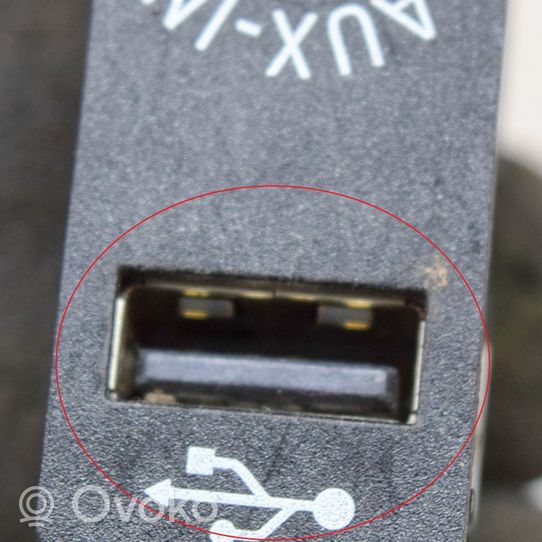 BMW 1 F20 F21 Connettore plug in AUX 9229246