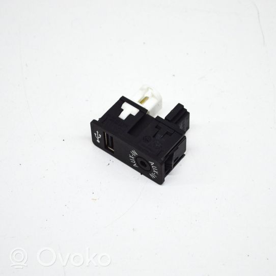 BMW 3 F30 F35 F31 Connettore plug in AUX 9229246