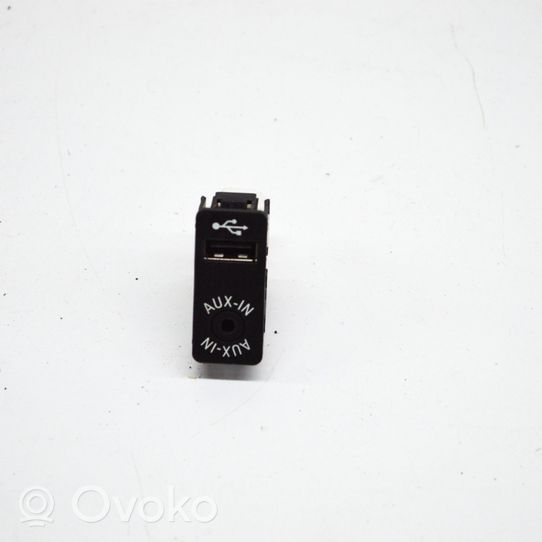 BMW 3 F30 F35 F31 AUX in-socket connector 9229246