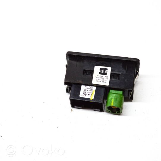 Seat Leon (5F) Connettore plug in AUX 5F0035222C