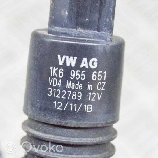 Volkswagen PASSAT B7 Pompe de lave-glace de pare-brise 1K6955651