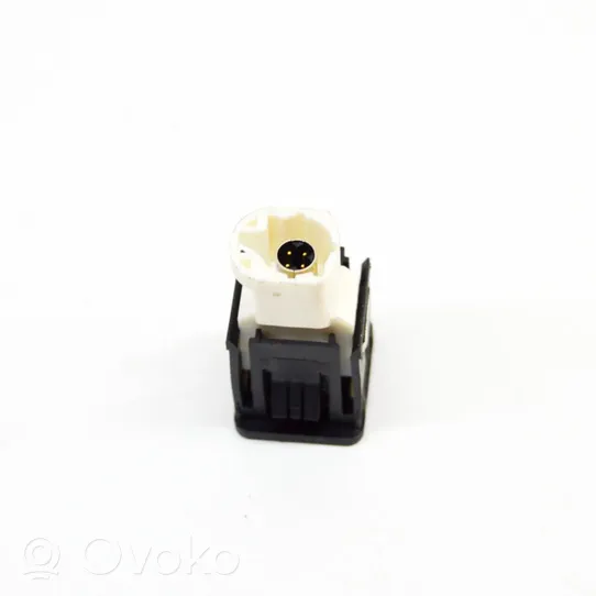 BMW 6 F12 F13 Connettore plug in AUX 9229294