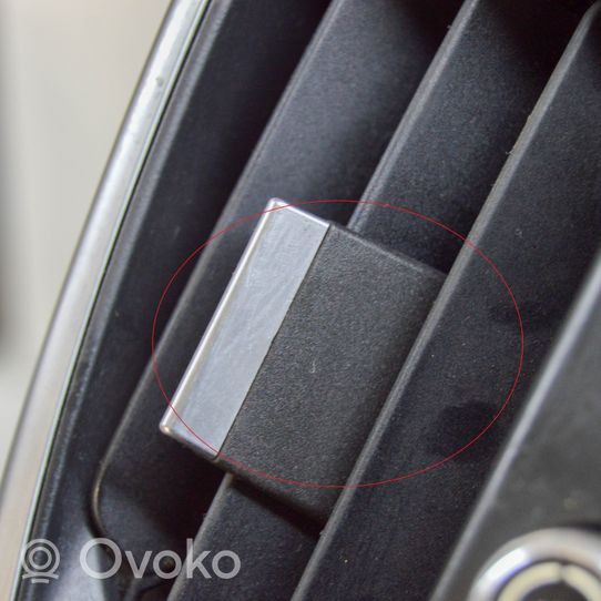 Maserati Ghibli Radiouztvērēja / navigācija dekoratīvā apdare 6700190600