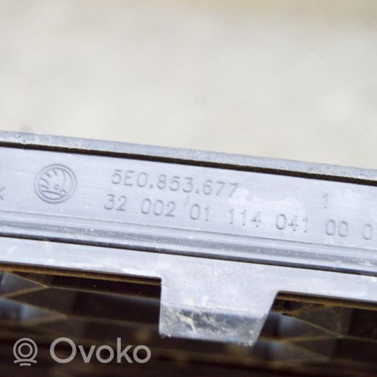 Skoda Octavia Mk3 (5E) Kratka dolna zderzaka przedniego 5E0853677