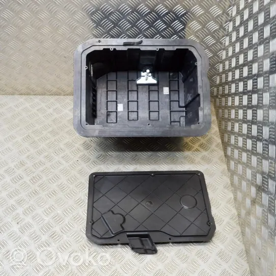 Audi Q3 8U Vassoio scatola della batteria 8U0803595