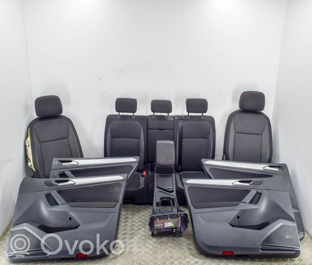 Volkswagen Tiguan Kit intérieur 5NB867011