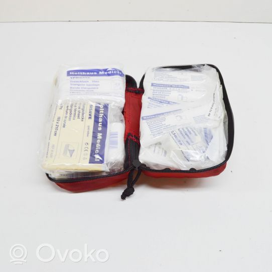 Audi A3 S3 8V Trousse de premiers secours 8F0860282D