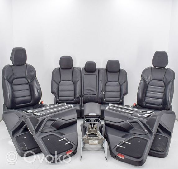 Porsche Cayenne (92A) Kit intérieur 7P5867011D