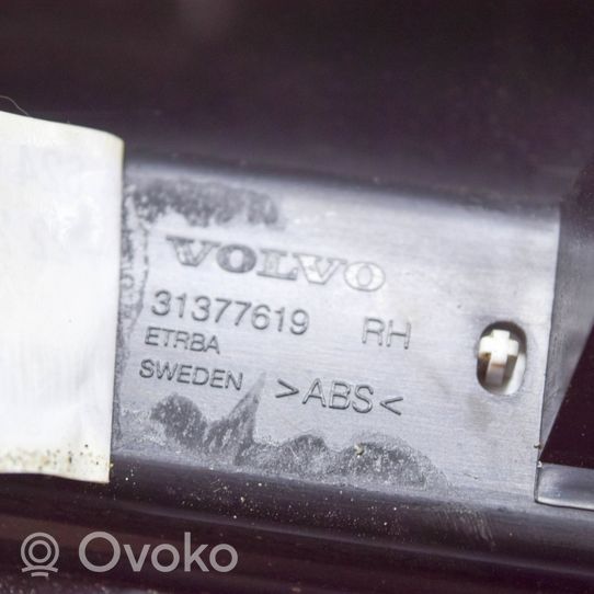 Volvo S90, V90 Takaoven kynnyksen suojalista 31377619