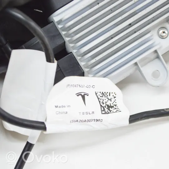 Tesla Model X Autres dispositifs 104282900F