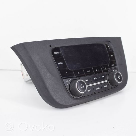 Iveco Daily 6th gen Panel / Radioodtwarzacz CD/DVD/GPS 5802256358