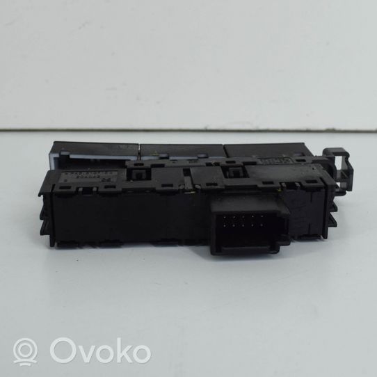 Volkswagen Golf VII Interruptor del sensor de aparcamiento (PDC) 5G1927238E