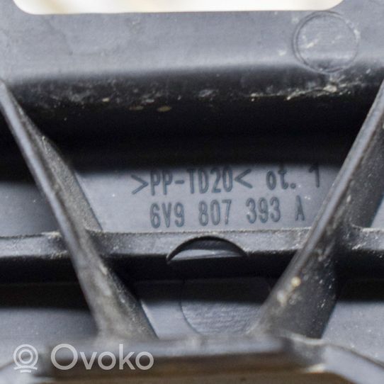 Skoda Fabia Mk3 (NJ) Support de coin de pare-chocs 6V9807393A