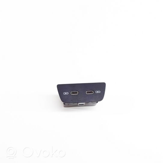 Volkswagen Golf VIII Connecteur/prise USB 2G6035954