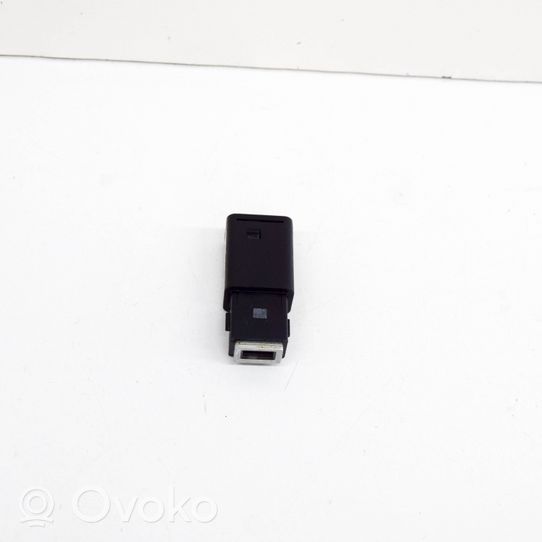 Peugeot 208 Connettore plug in USB 98217039DX