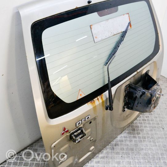 Mitsubishi Pajero Tylna klapa bagażnika MR508410