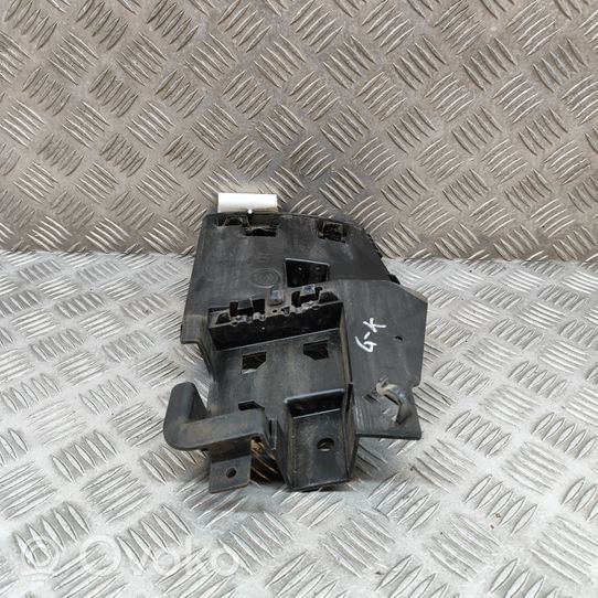 Volvo V60 Staffa angolare del supporto di montaggio del paraurti 31352284