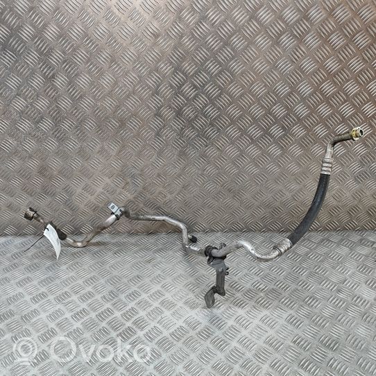 Opel Vivaro Air conditioning (A/C) pipe/hose 924804190R