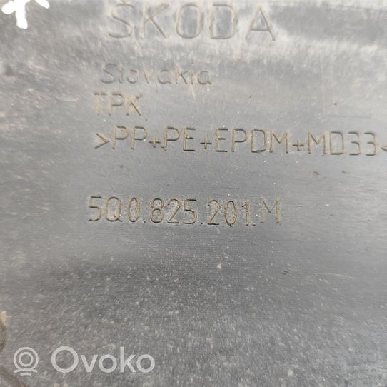 Skoda Octavia Mk3 (5E) Osłona boczna podwozia 5Q0825201M