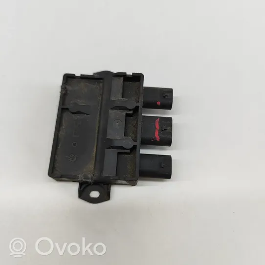 Volvo S90, V90 Takaluukun/tavaratilan ohjainlaite/moduuli E01543100