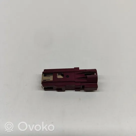 Volvo XC40 Gniazdo / Złącze USB 31438295