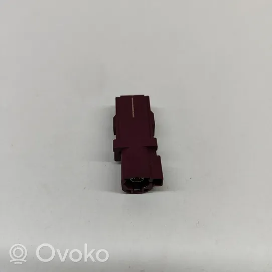 Volvo XC40 Gniazdo / Złącze USB 31438295
