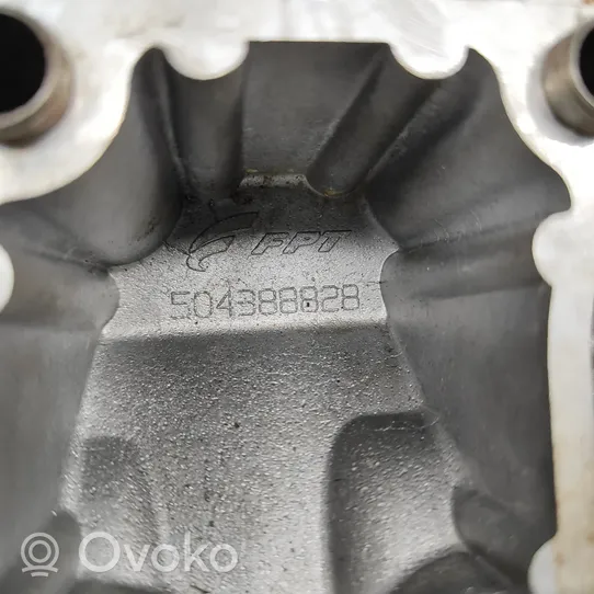 Iveco Daily 6th gen Staffa di montaggio del compressore dell’A/C 504388828