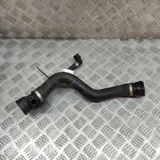 BMW 1 E82 E88 Tubo flessibile del liquido di raffreddamento del motore 7797257