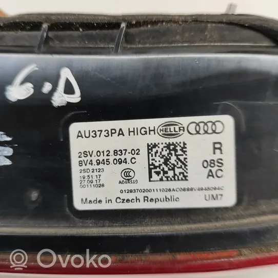 Audi A3 S3 8V Galinis žibintas dangtyje 8V4945094C