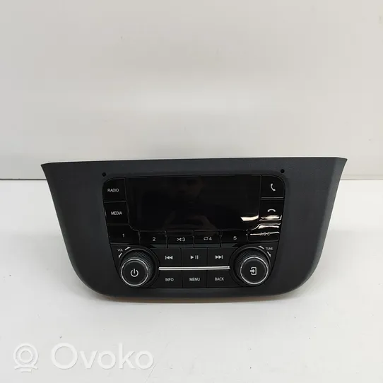 Iveco Daily 6th gen Panel / Radioodtwarzacz CD/DVD/GPS 5802256358