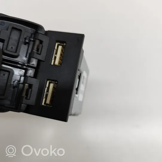 Lexus UX USB-pistokeliitin 8553250020