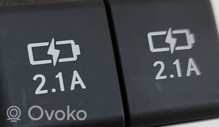 Lexus UX Connecteur/prise USB 8553250020