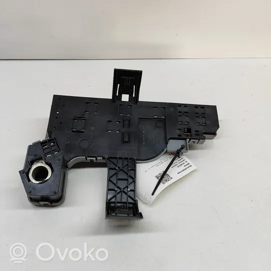 Volvo S60 Relay mounting block 32200086