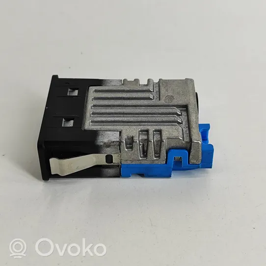 BMW 3 G20 G21 Connecteur/prise USB 8711939