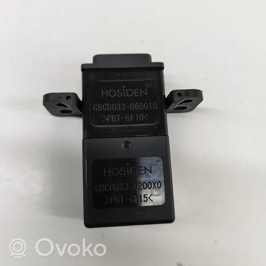 Nissan Juke II F16 USB-pistokeliitin CBC0033030010