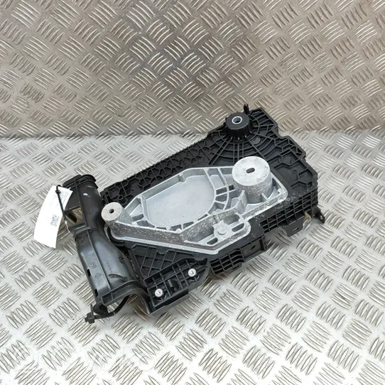 Nissan Juke II F16 Akkulaatikon alusta 648947355R