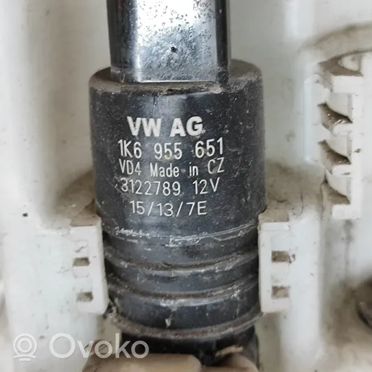 Volkswagen Touareg II Valaisimen pesurin nestesäiliö 7P0955453