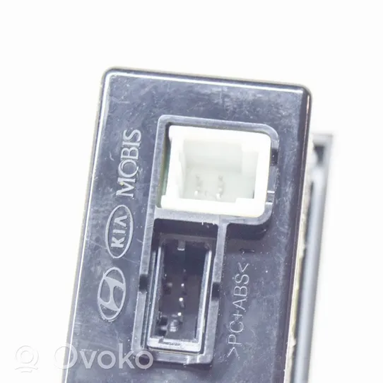 KIA Sportage USB-pistokeliitin 