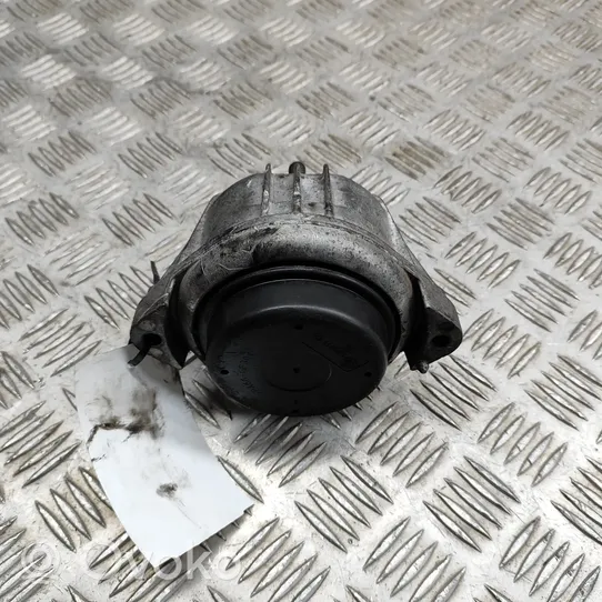 BMW 1 E81 E87 Dzinēja spilvens 6768800