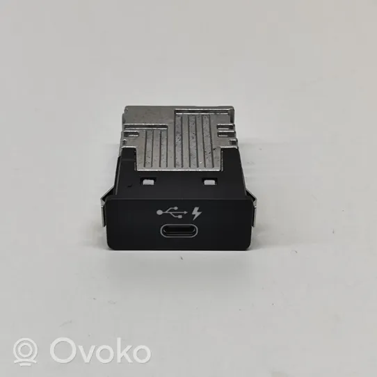 BMW 2 F44 Разъем USB 8711939