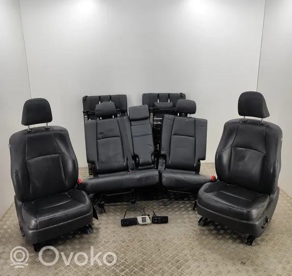 Toyota Land Cruiser (J150) Set interni 7107360G61C4