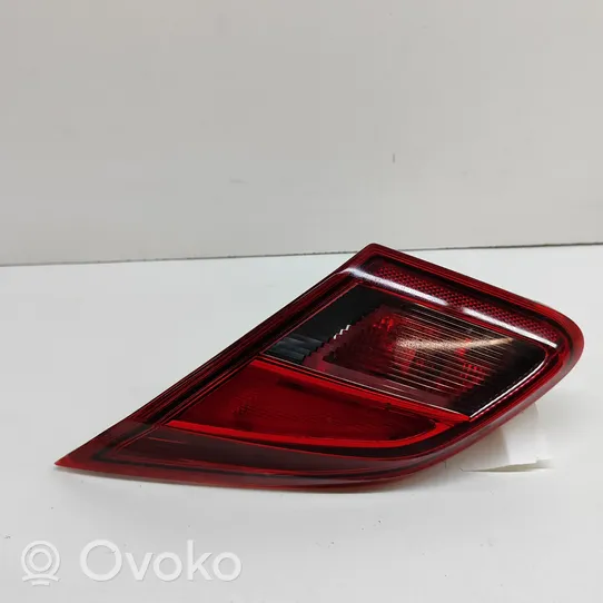 Opel Corsa E Luci posteriori del portellone del bagagliaio 39012626