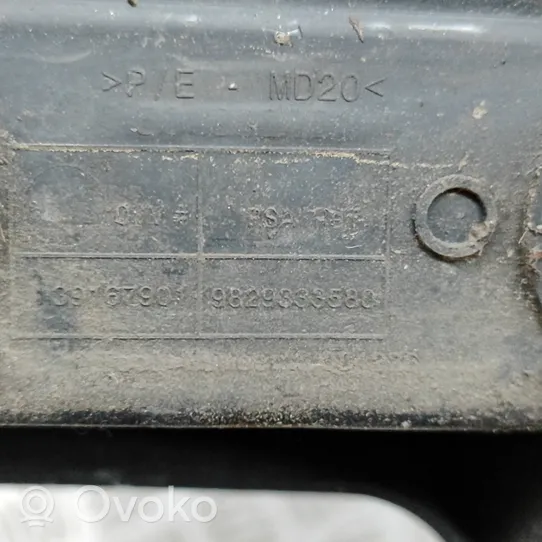 Opel Corsa F Mocowanie narożnika zderzaka tylnego 9829333580